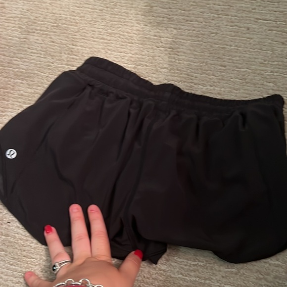 Lulu lemon black size 6 shorts - Picture 4 of 4